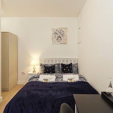 Rofennie Suite -Luxury Ensuite Room! 梅德斯通 外观 照片