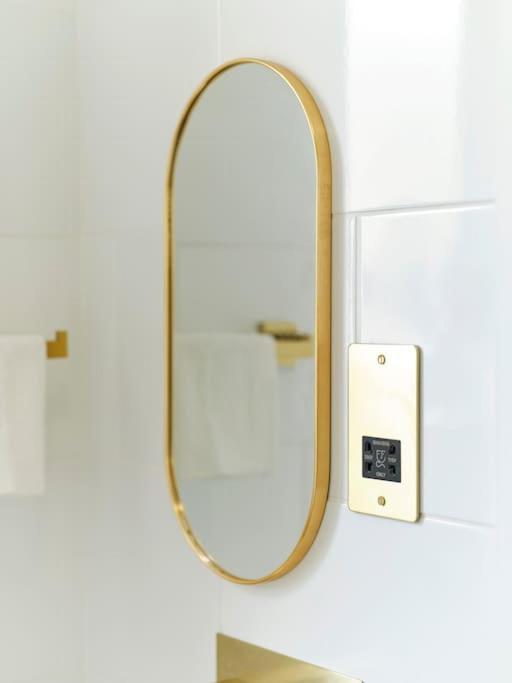 Rofennie Suite -Luxury Ensuite Room! 梅德斯通 外观 照片