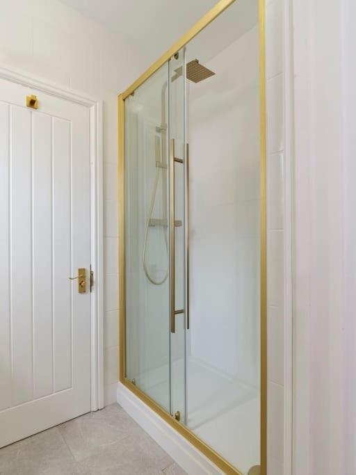 Rofennie Suite -Luxury Ensuite Room! 梅德斯通 外观 照片