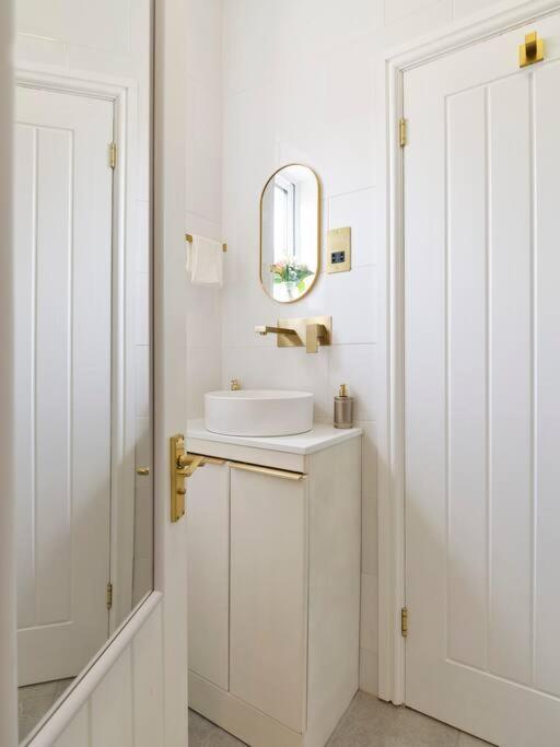 Rofennie Suite -Luxury Ensuite Room! 梅德斯通 外观 照片