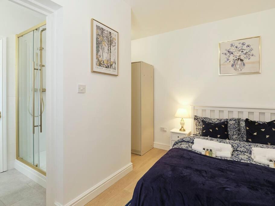 Rofennie Suite -Luxury Ensuite Room! 梅德斯通 外观 照片