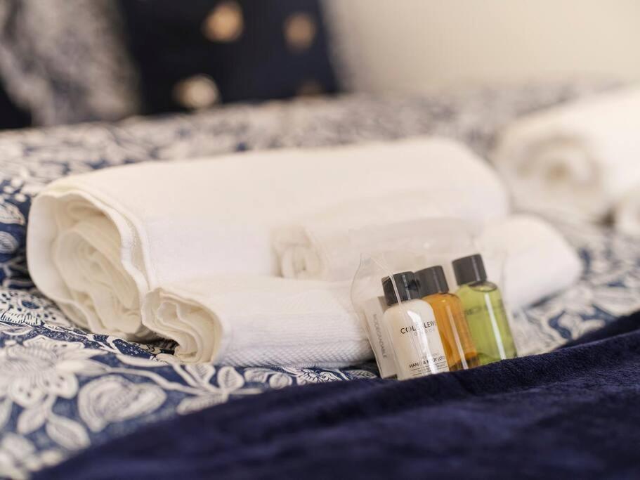 Rofennie Suite -Luxury Ensuite Room! 梅德斯通 外观 照片
