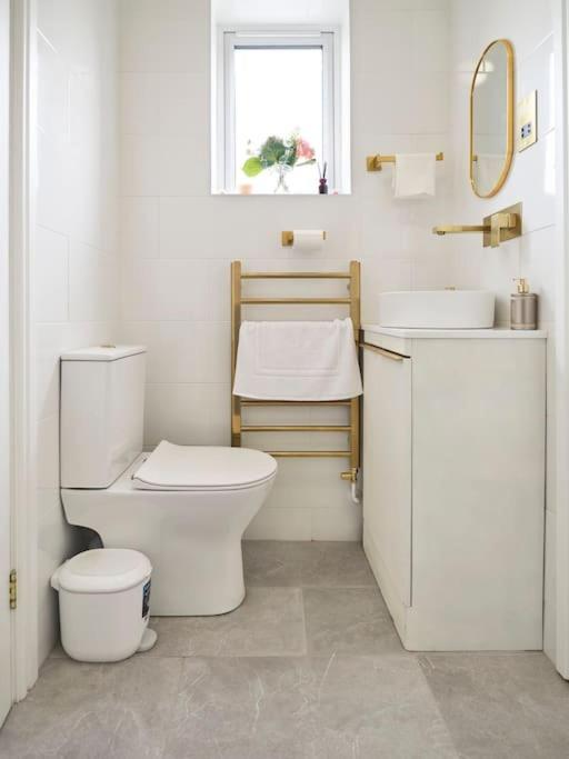 Rofennie Suite -Luxury Ensuite Room! 梅德斯通 外观 照片