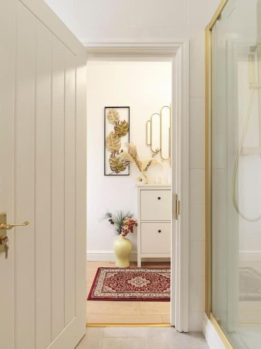 Rofennie Suite -Luxury Ensuite Room! 梅德斯通 外观 照片
